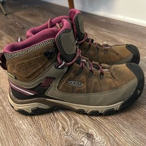 Keen Targhee 3 waterproof mid hiking boots